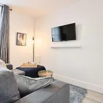 Caemawr Place - Stylish Home Tv In Every Bedroom!