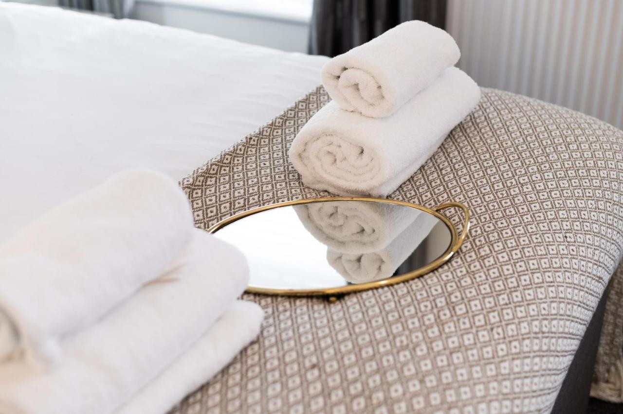Caemawr Place - Stylish Tv In Every Bedroom! Apartment *